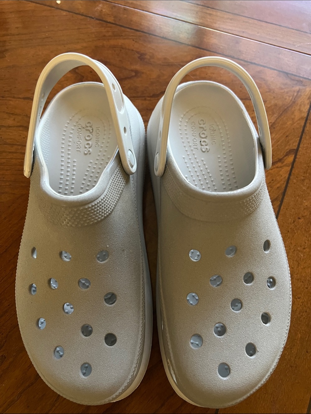 CROCS Woman Classic Clog in Light grey Size 10 Excellent Condition